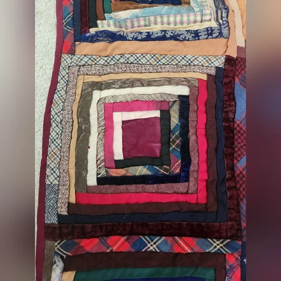 SOLD! Gorgeous Vintage Handmade Quilt! - Picture 7 of 16